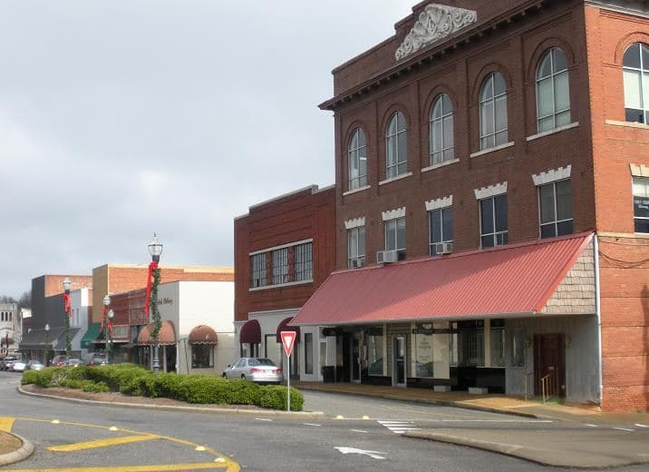 This is a picture of the Court Square area of Alexander City, Alabama.