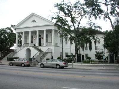Williamsburg County Courthouse, designed by Robert Mills, Kingstree, South Carolina Image copyleft: Image taken by me, released under GFDL P