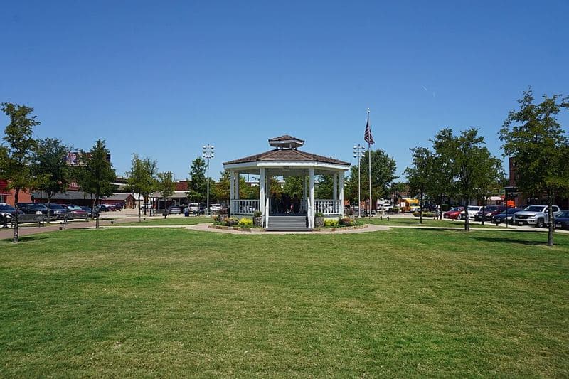 Carrollton Square in Carrollton, Texas (United States).
