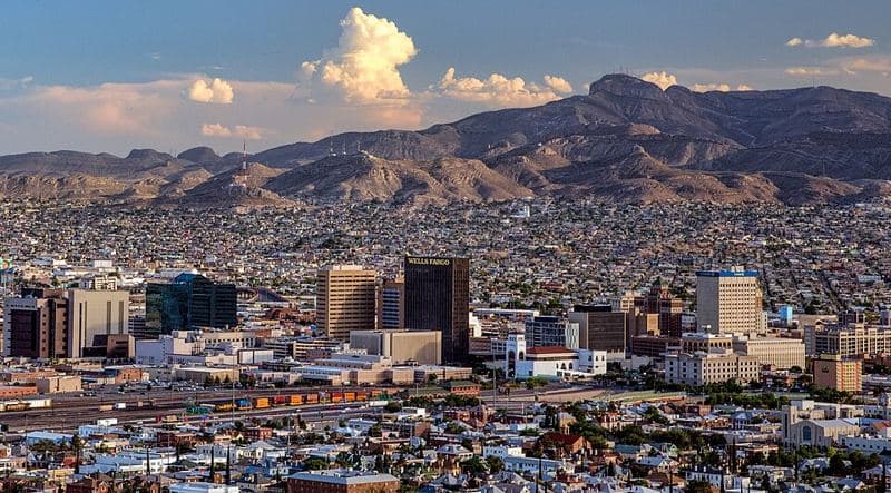 El Paso, Texas as seen from Scenic Drive on the Franklin Mountains.