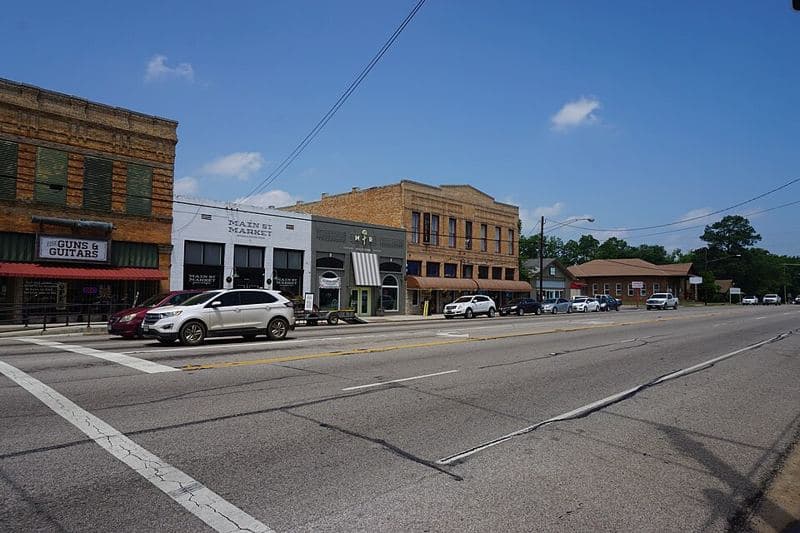 North Main Street in Lindale, Texas (United States).